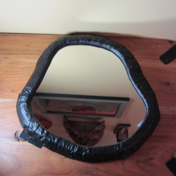 14" Hammered Outlined Mirror, Matte Black from India NWT Sagebrook Home (W4499) - Picture 4 of 9